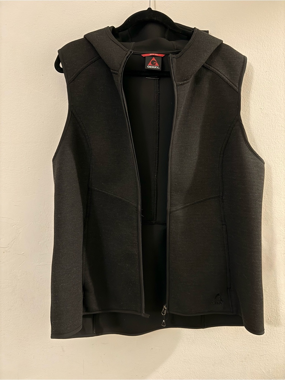 Gerry Hooded Black Vest Size XXL Like New
